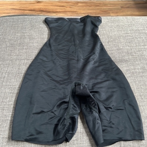 SKIMS BARELY THERE MID THIGH SHORT - Picture 4 of 6